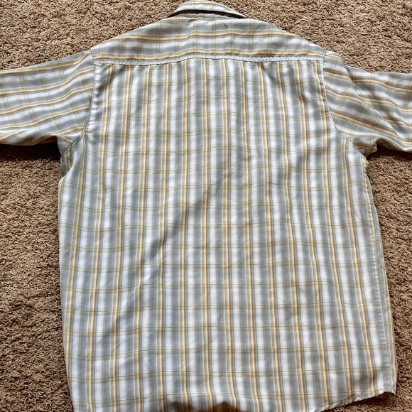 Wrangler Premium Quality Travel Shirt Blue Med Short Sleeve Button Up Polyester - Picture 2 of 3